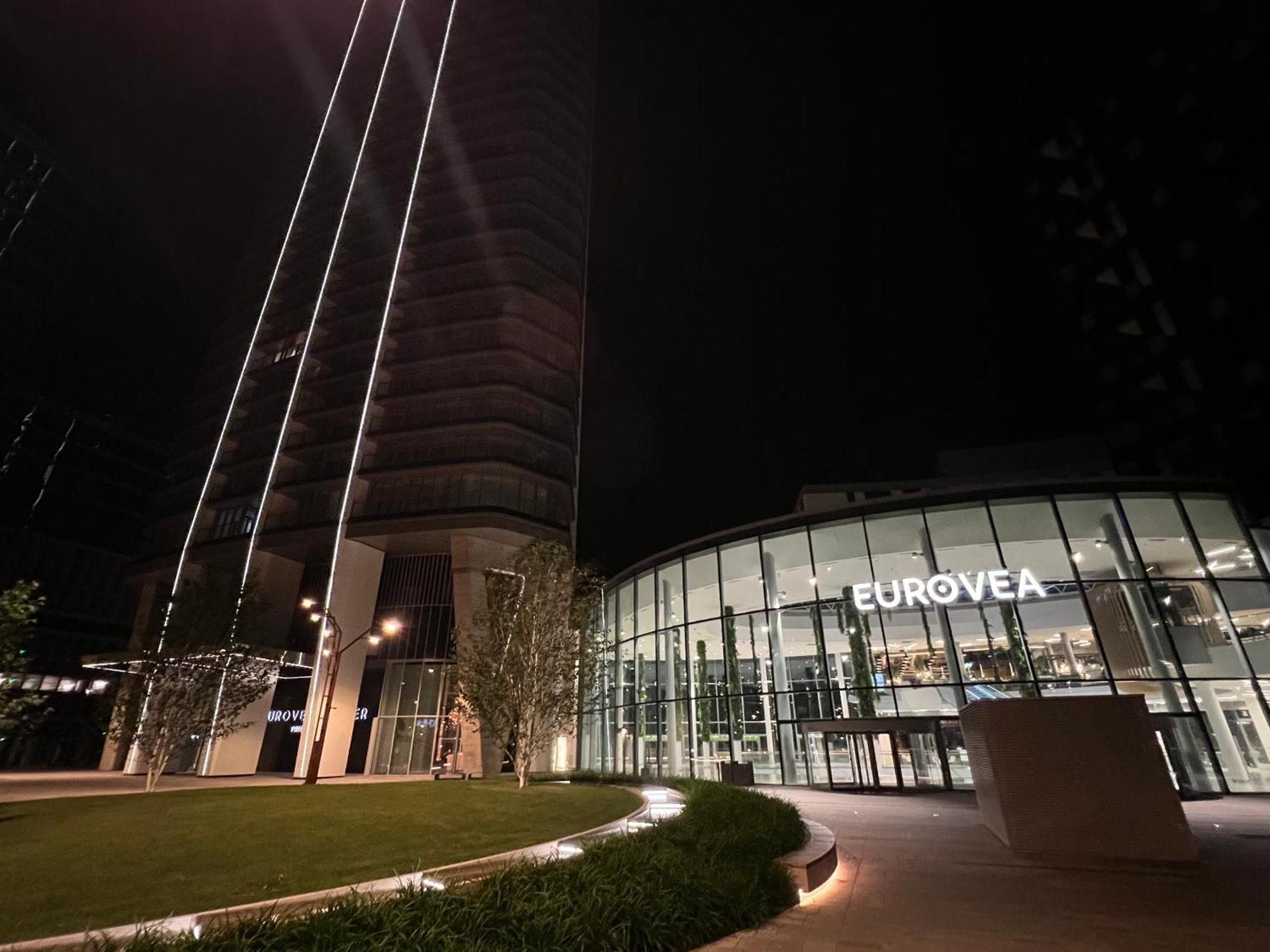Nikas Eurovea Apartments - Free Parking Bratislava Exterior photo