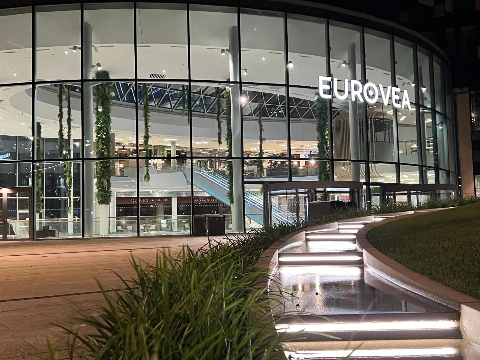 Nikas Eurovea Apartments - Free Parking Bratislava Exterior photo